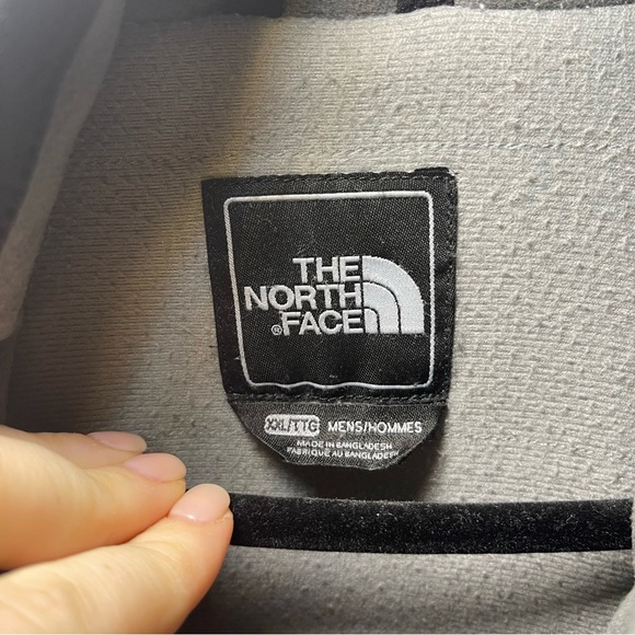 *Sold* The North Face Men's Black ski winter warm cold weather jacket XXL - Picture 3 of 13